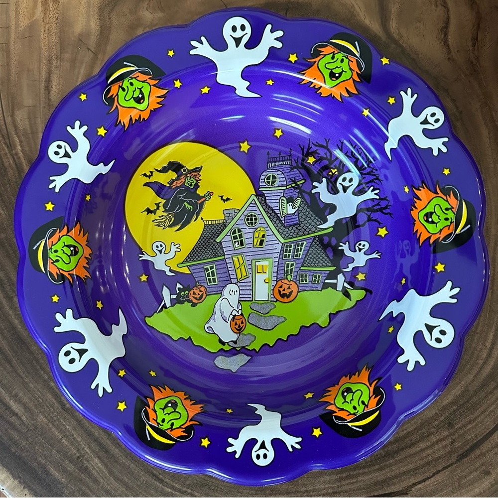2 Vintage Halloween Chip Platter / Plastic Serving Tray
Ghost & Witch Design.